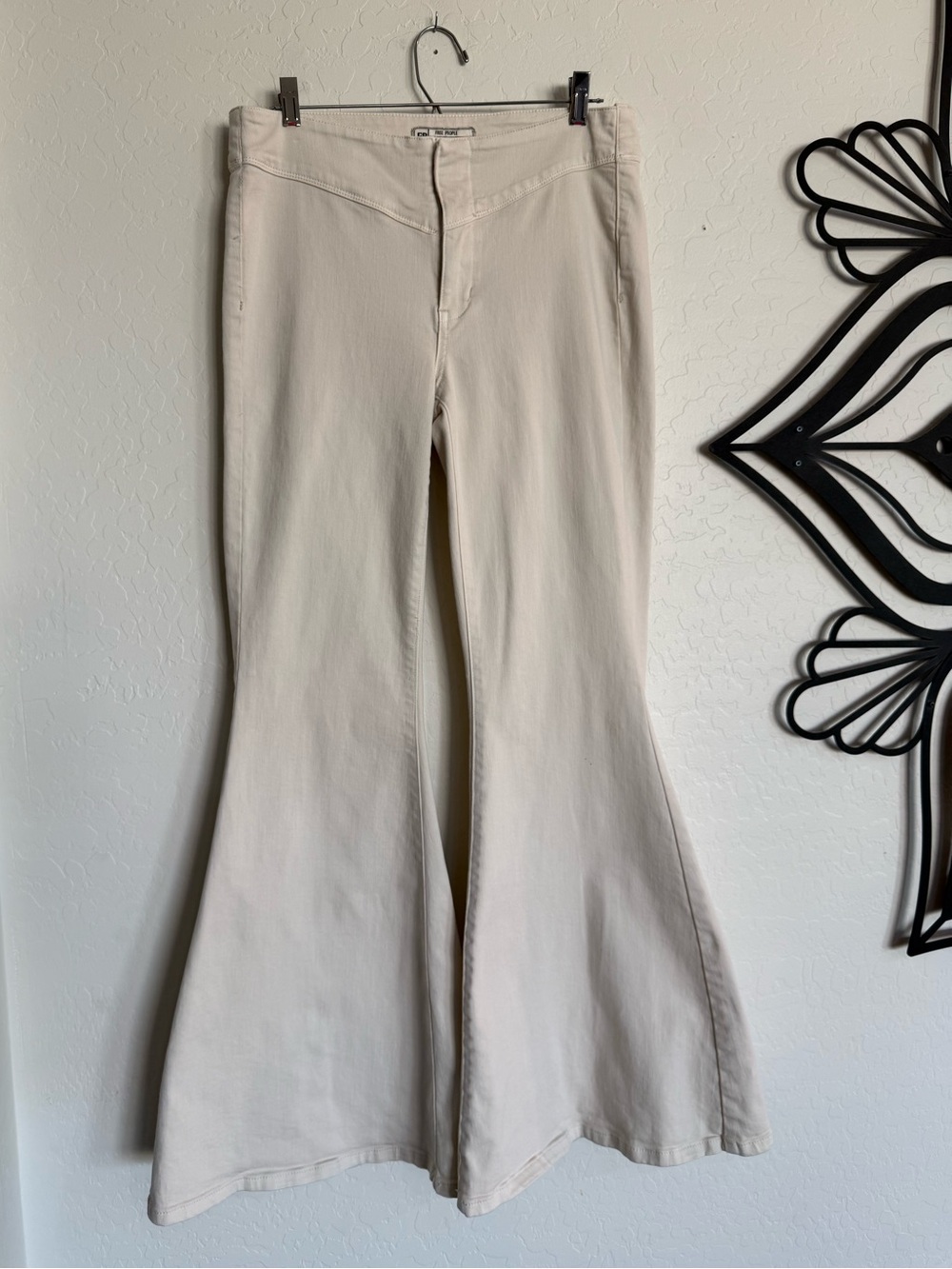 FREE PEOPLE We The Free Front Row Yoke Super Flare Jeans Ecru Cream Size 30